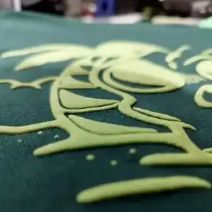 Serigrafía urbana en buzos - Estilo graffiti profesional Buzos serigrafía blanca negra diseño graffiti moderno urbano